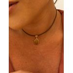 COLAR COURO BOHO E PINGENTE RESINADO MARROM BANHADO A OURO 
