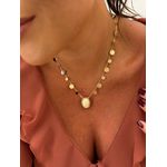 COLAR MEDALHAS E PINGENTE RESINADO NUDE BANHADO A OURO