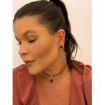 COLAR COURO BOHO E PINGENTE RESINADO RED CHERRY BANHADO A OURO
