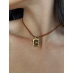 COLAR COURO BOHO CARAMELO E PINGENTE RESINADO BANHADO A OURO