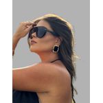 BRINCO CHAPA RETANGULAR RESINADO PRETO BANHADO A OURO