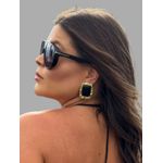 BRINCO CHAPA RETANGULAR RESINADO PRETO BANHADO A OURO