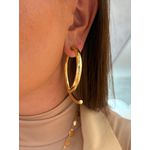 BRINCO MEIA ARGOLA TUBO M BANHADO A OURO