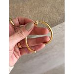 BRINCO MEIA ARGOLA TUBO M BANHADO A OURO