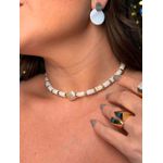 CHOKER MADREPÉROLA E PÉROLA BARROCA BANHADA A OURO