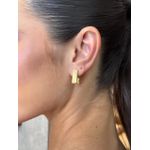 BRINCO ARGOLA TREND LISTRADA BANHADO A OURO