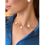 COLAR TREVO RESINADO BRANCO BANHADO A OURO