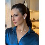 BRINCO TREVO RESINADO BRANCO BANHADO A OURO