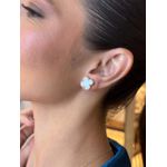 BRINCO TREVO RESINADO BRANCO BANHADO A OURO