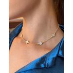 CHOKER TREVINHOS RESINADOS BRANCO BANHADA A OURO