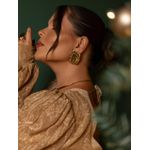 BRINCO CHAPA QUADRADA MARTELADA BANHADO A OURO