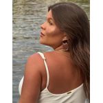 BRINCO CHAPA PENDENTE RESINADO MARROM BANHADO A OURO