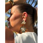 BRINCO PENDENTE FLOR PÉROLA BANHADO A OURO