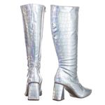 Bota Feminina Cano Longo Salto Triângulo 23020 Croco Holográfico Prata