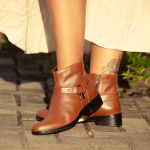 Bota Biker Boots Couro Cano Curto Conhaque
