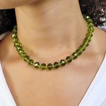 COLAR CRISTAL VERDE E BOLINHA DOURADA 