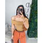Blusa ombro a ombro camelo
