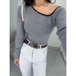 Tricot ombro cinza