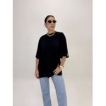 CAMISETA OVER CAMILA COM ABERTURA PRETA 