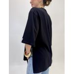 CAMISETA OVER CAMILA COM ABERTURA PRETA 