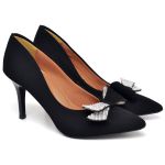 8108 Scarpin Salto Médio Nobuck Preto com Laço Strass