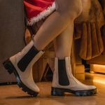 Bota Chelsea Feminina Cano Alto Sola Tratorada Luxuosa - Nude