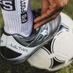 Chuteira Ultra Futsal Adulto PVC - Preto/Branco