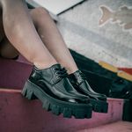 Sapato Tratorado Estilo Veggie Verniz Croco Fiorenze Preto