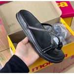 Chinelo Moleca Flat Tira Cristal Preto