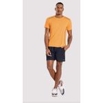 Camiseta Masculina com Detalhe Filetes