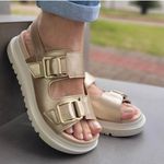 Sandália Papete Flatform Ajuste em tiras autocolantes Modare 