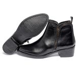 Bota Cano Curto Feminina Ferrile em Couro Salto Bloco Ziper Preta