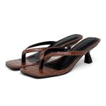 Tamanco Feminino Dedo Salto Kitten Heels 5410 Croco Cacau