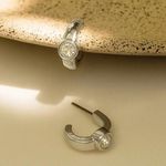 Brinco argolinha strass