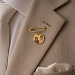 Alfinete Medalha- banho ouro 18k