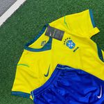 (VAZADO) Conjunto Infantil Brasil Home I - Copa do Mundo 2026 – Amarelo/Azul 