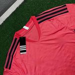 Camisa Internacional - 22/23 Rosa/ Cinza (DETALHE NO OMBRO)