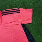 Camisa Internacional - 22/23 Rosa/ Cinza (DETALHE NO OMBRO)