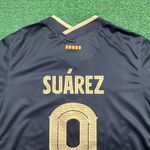 (ATENÇÃO A FONTE) Camisa Retrô Barcelona Away Ii 20/21 - Suárez #9 - Preta - Torcedor Masculina Luis Suárez #9 