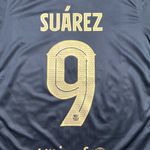 (ATENÇÃO A FONTE) Camisa Retrô Barcelona Away Ii 20/21 - Suárez #9 - Preta - Torcedor Masculina Luis Suárez #9 