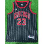 NBA Swingman - Chicago Bulls Silk JOGADOR - Jordan #23 (LISTRAS)