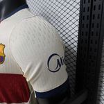 Camisa Barcelona 26/27 - Bege/Vermelho - Jogador Masculina