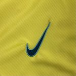 (SÍMBOLO CLARO) Camisa Seleção Brasil I Copa do Mundo 2026 - Amarelo - Masculina Torcedor