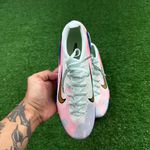 Chuteira Society Nike Air Zoom Mercurial Vapor 16 Elite (TF) (solado azul/rosa)