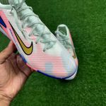 Chuteira Society Nike Air Zoom Mercurial Vapor 16 Elite (TF) (solado azul/rosa)