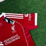 (MANCHADA) Camisa Liverpool Home I 25/26 - Vermelha - Torcedor Masculina