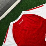 Manga Longa Arsenal Home I 25/26 – Vermelha – Torcedor Masculina (BORDADO)