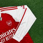 Manga Longa Arsenal Home I 25/26 – Vermelha – Torcedor Masculina (BORDADO)