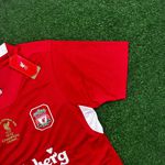 Camisa Retrô Liverpool Home I Crouch #15 - 2004/05