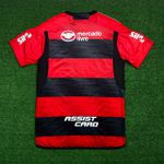 (PATCH CAMPEÃO 2022) Camisa Flamengo Home 23/24 - Patrocínio + Patchs - Torcedor Masculino